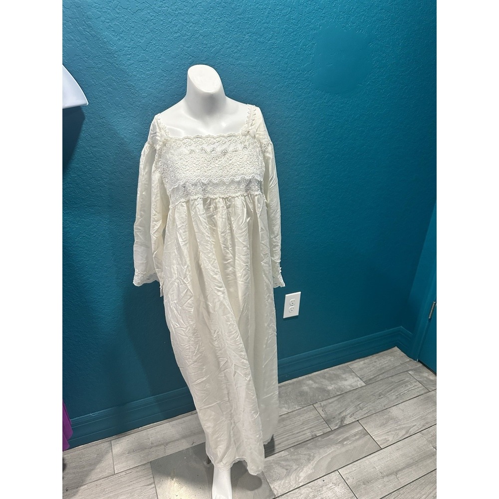VTG Christian Dior White Lace Nightgown Full Length S/M Cottagecore